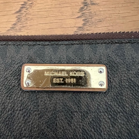 Jet Set Signature Logo Smartphone Wristlet Brown - Picture 2 of 7